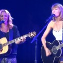 Taylor Swift Sings ‘Smelly Cat’ With Phoebe Buffay From Friends [VIDEO]