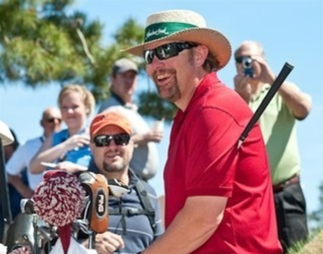 Toby Keith playing golf