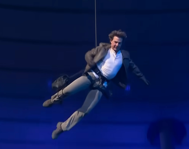 Tom Cruise jumping from top of Stade de France during 2024 Paris Olympics closing ceremony 08-11-24